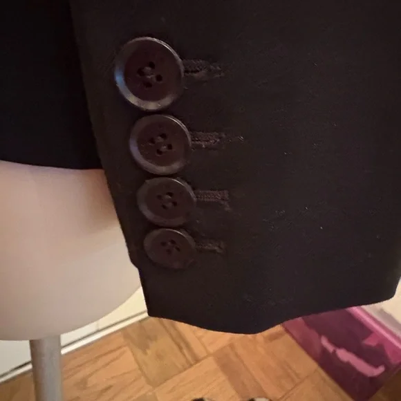 Equipment Femme Women's Anais Black Blazer
$525 - Picture 3 of 6